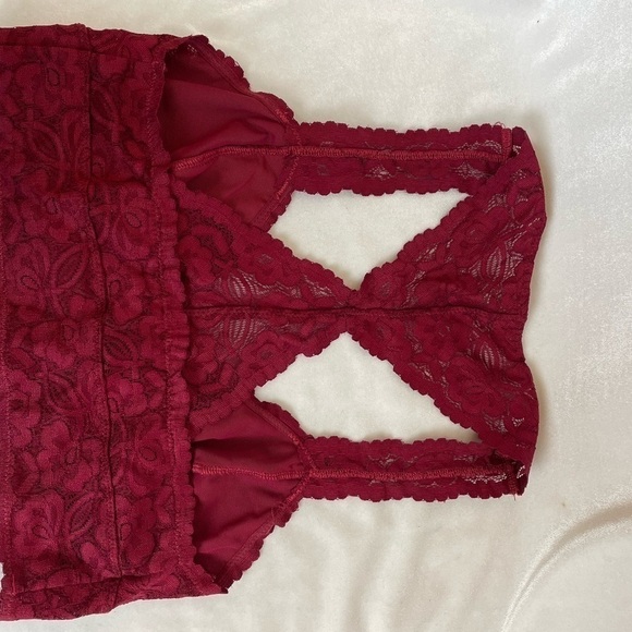 Intimately Free People Gallon racerback burgundy lace bralette size small - Picture 2 of 3
